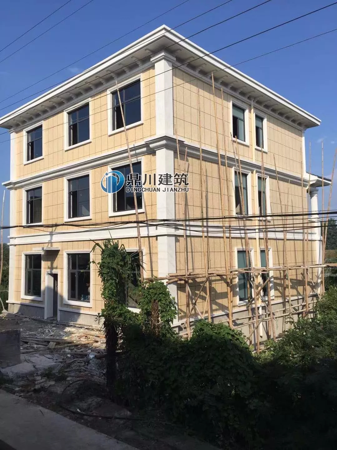 【案例】農(nóng)村建房火爆的三層帶露臺(tái)簡歐小別墅，看了案例都想蓋！
